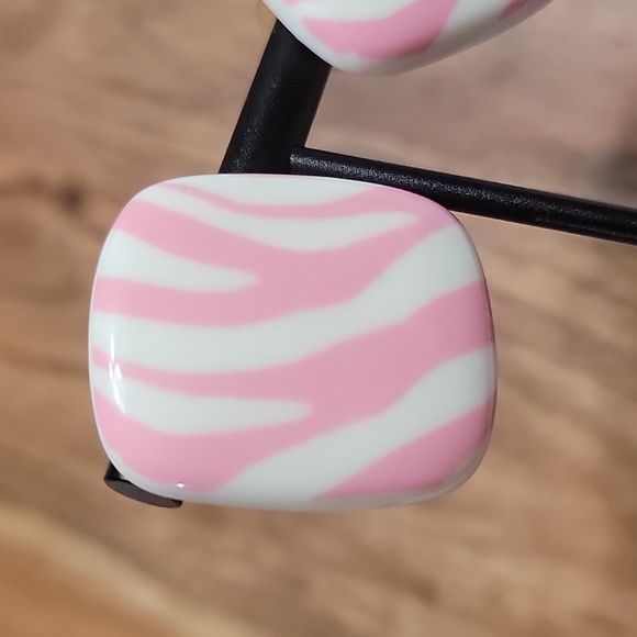 Avon Pink White Animal Stripe Lucite Post Vintage Earrings - Picture 4 of 4